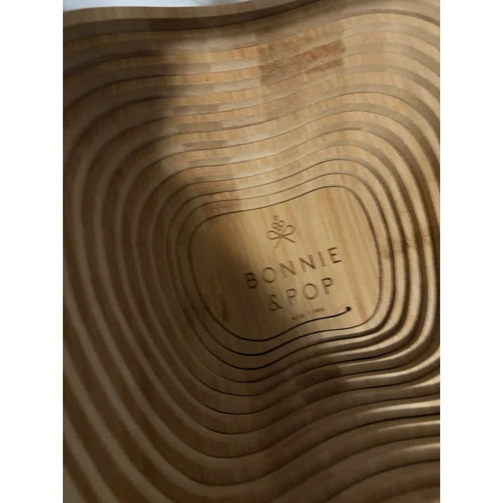 Bonnie & Pop‎ New York Collapsible Wooden Apple Shaped Basket or Trivet